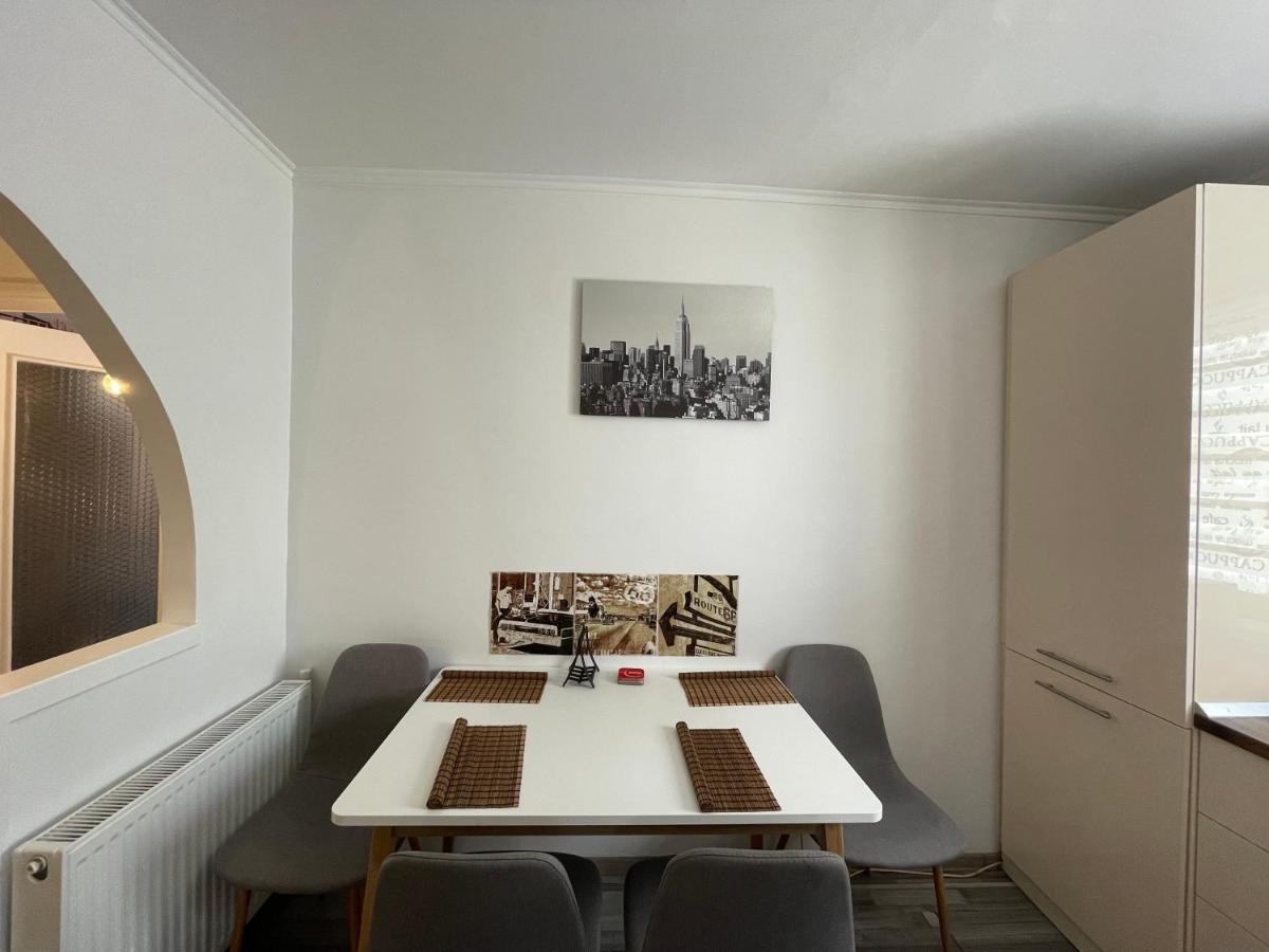 Soho Apartment Fagaras - 1 Bedroom & Extensible Couch ภายนอก รูปภาพ